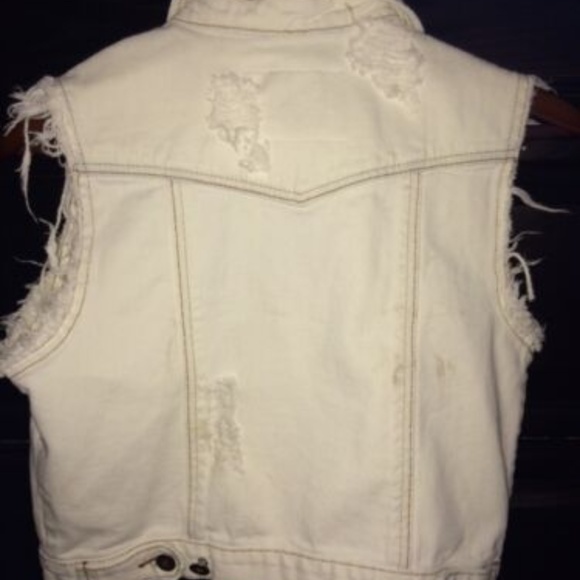 Meet your Posher, Stephanie - Picture 2 of 8